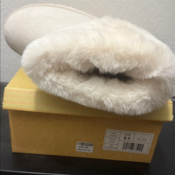 Elegant Cream Faux Fur Ankle Boots - Picture 3 of 4